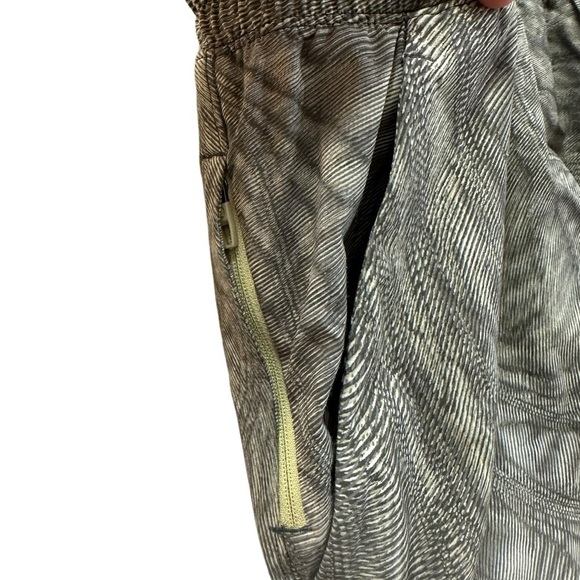 Lululemon Pace Breaker Grey Dimensional Dew Green-Yellow Unlined Shorts 7” - Picture 7 of 12